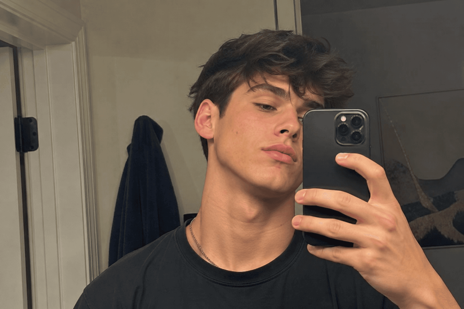 يا جيل زد، هل تعرفون أنفسكم حقاً؟ احذروا من النرجسيين المتمركزين حول ذواتهم في مجتمعكم، يا جيل زد.